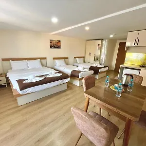 Отель Comfort Nevvaz Suit Taksim, Стамбул